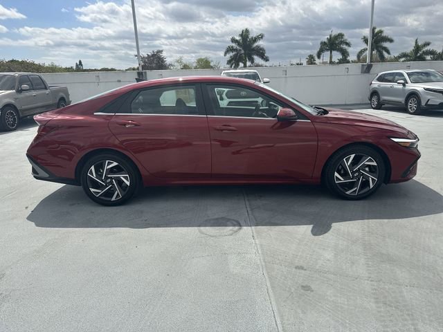 Used 2025 Hyundai Elantra SEL FWD image 19