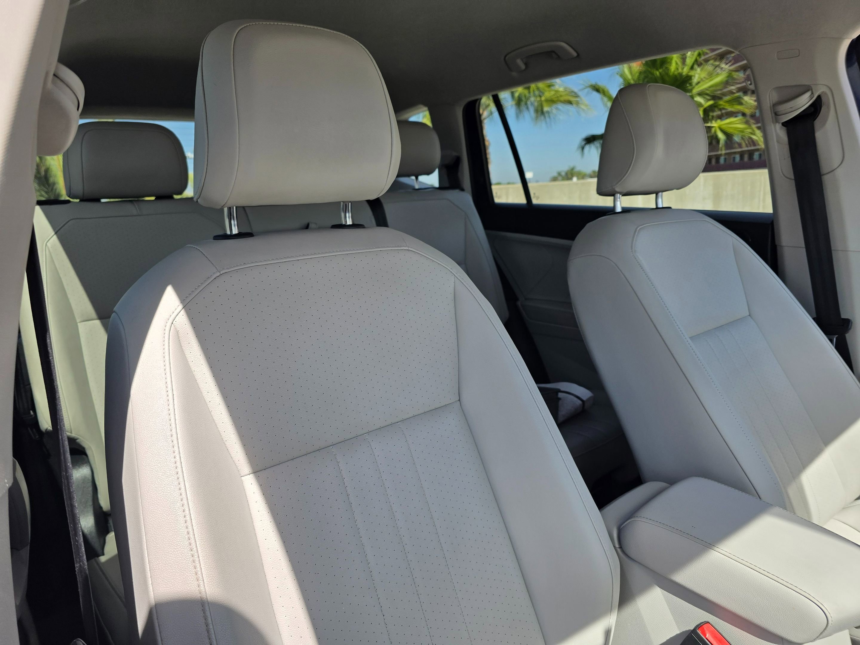 Used 2022 Volkswagen Tiguan SE FWD image 11