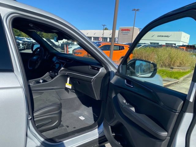 New 2025 Jeep Grand Cherokee Altitude AWD/4WD image 27