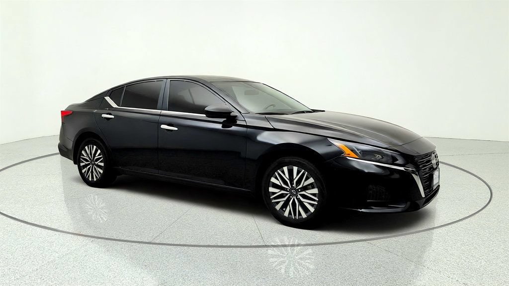 Used 2024 Nissan Altima 2.5 SV AWD/4WD image 3