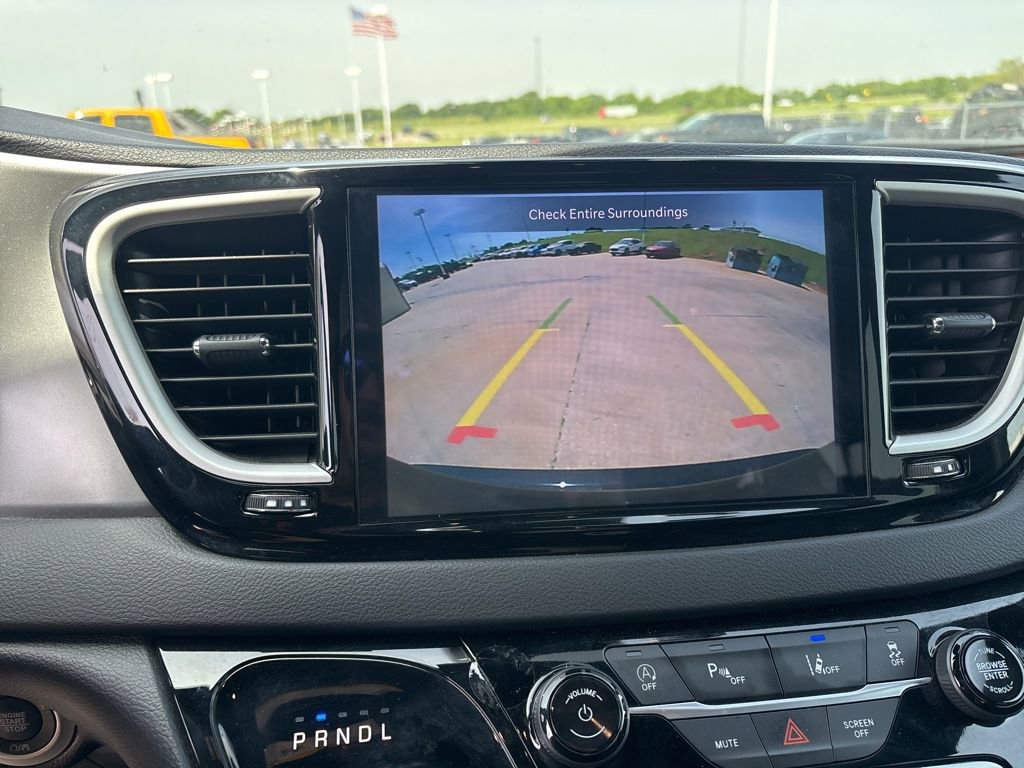 Used 2025 Chrysler Pacifica Select FWD image 14