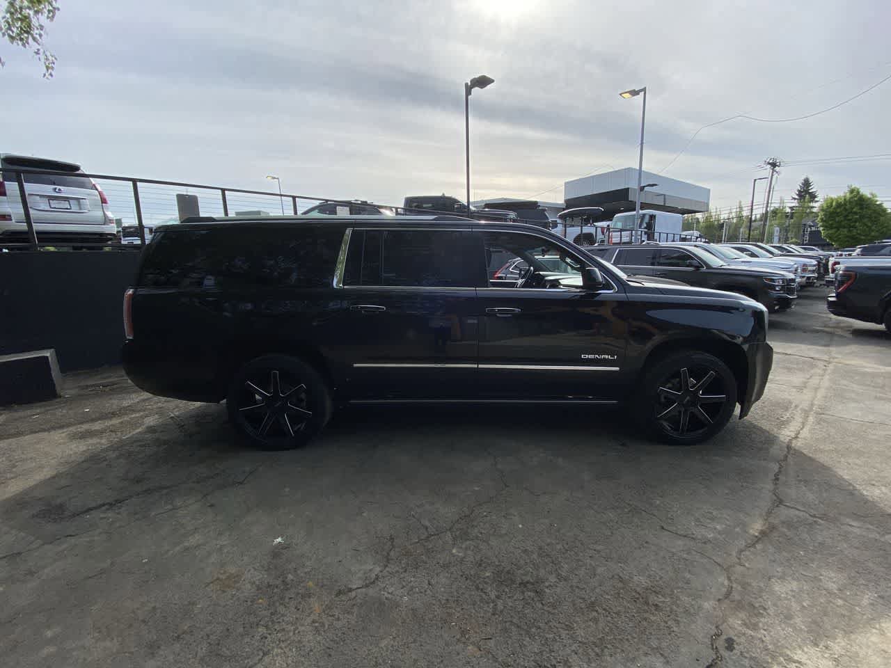 Used 2019 GMC Yukon XL Denali w/ Denali Ultimate Package AWD/4WD image 7