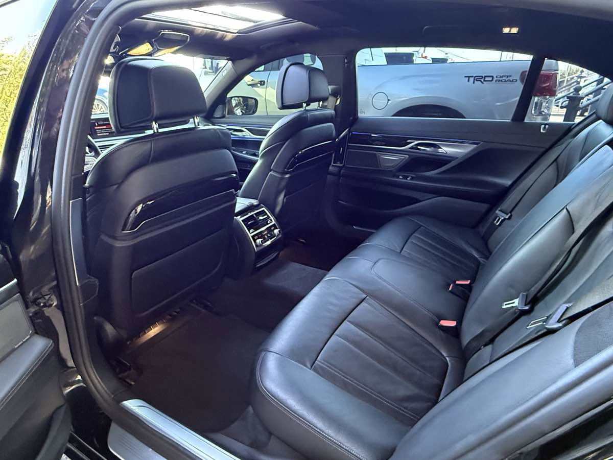 Used 2019 BMW 740i image 5