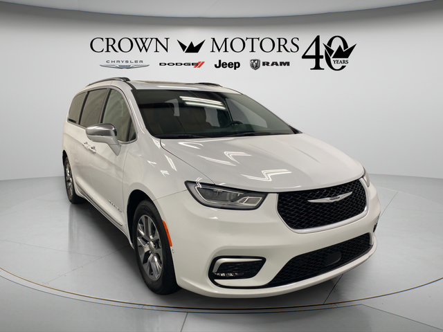 Used 2024 Chrysler Pacifica Pinnacle FWD image 9