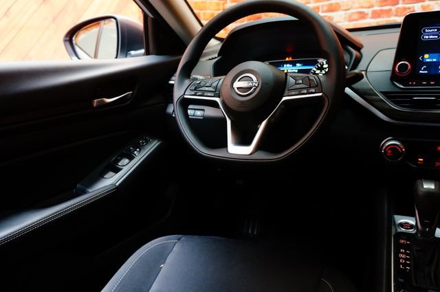 Certified 2025 Nissan Altima 2.5 SV FWD image 14