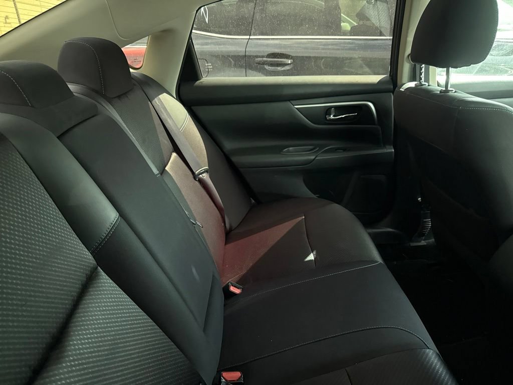 Used 2017 Nissan Altima 2.5 SR w/ Midnight Edition Package FWD image 4