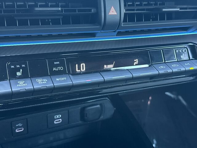 Used 2024 Toyota Prius XLE FWD image 23