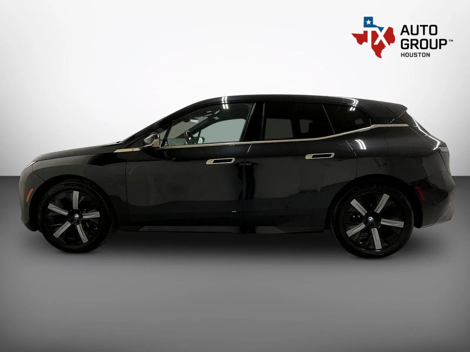 Used 2023 BMW iX M60 w/ Executive Package AWD/4WD image 9