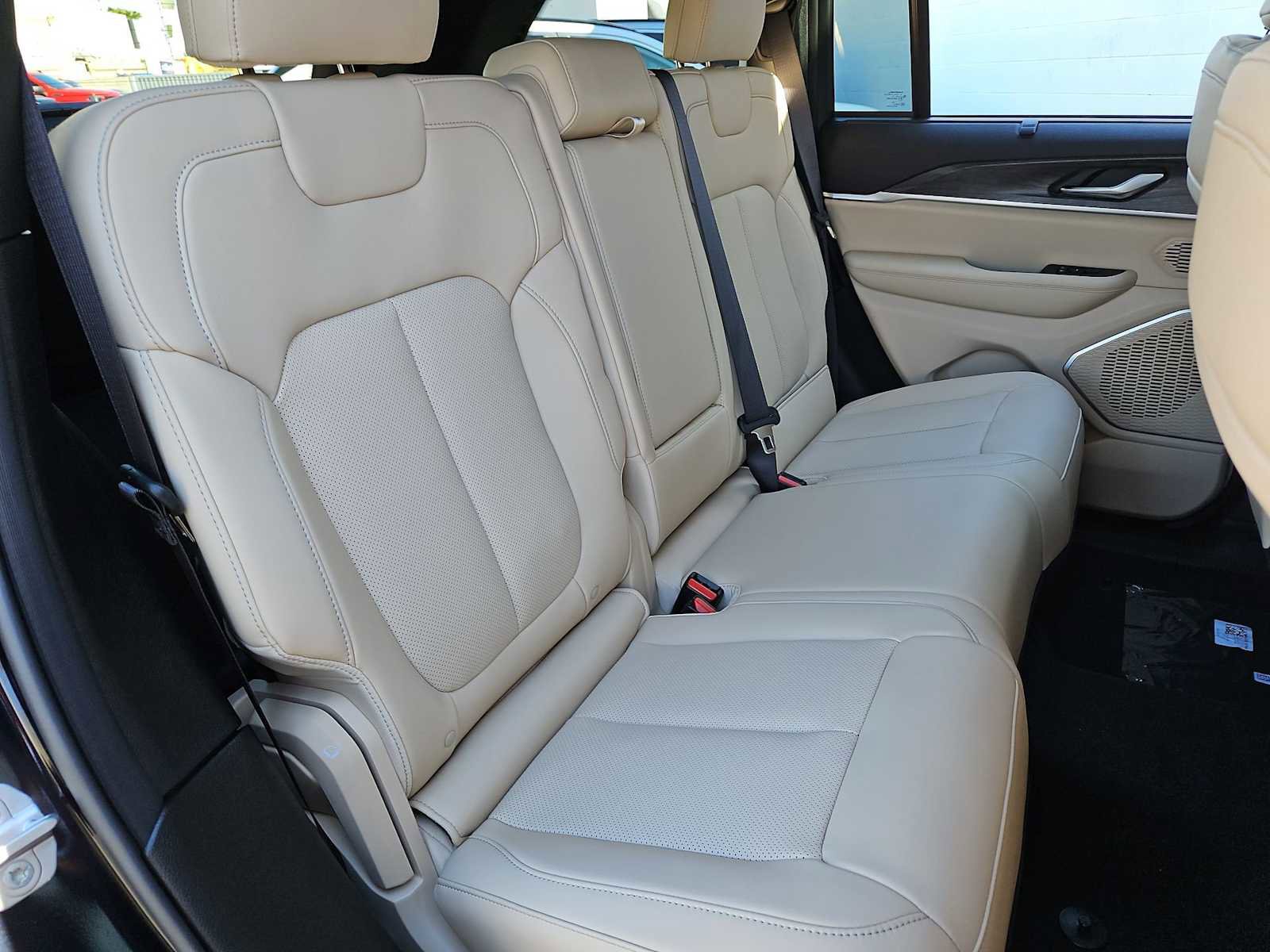 Used 2024 Jeep Grand Cherokee Limited 4xe w/ Luxury Tech Group II image 19