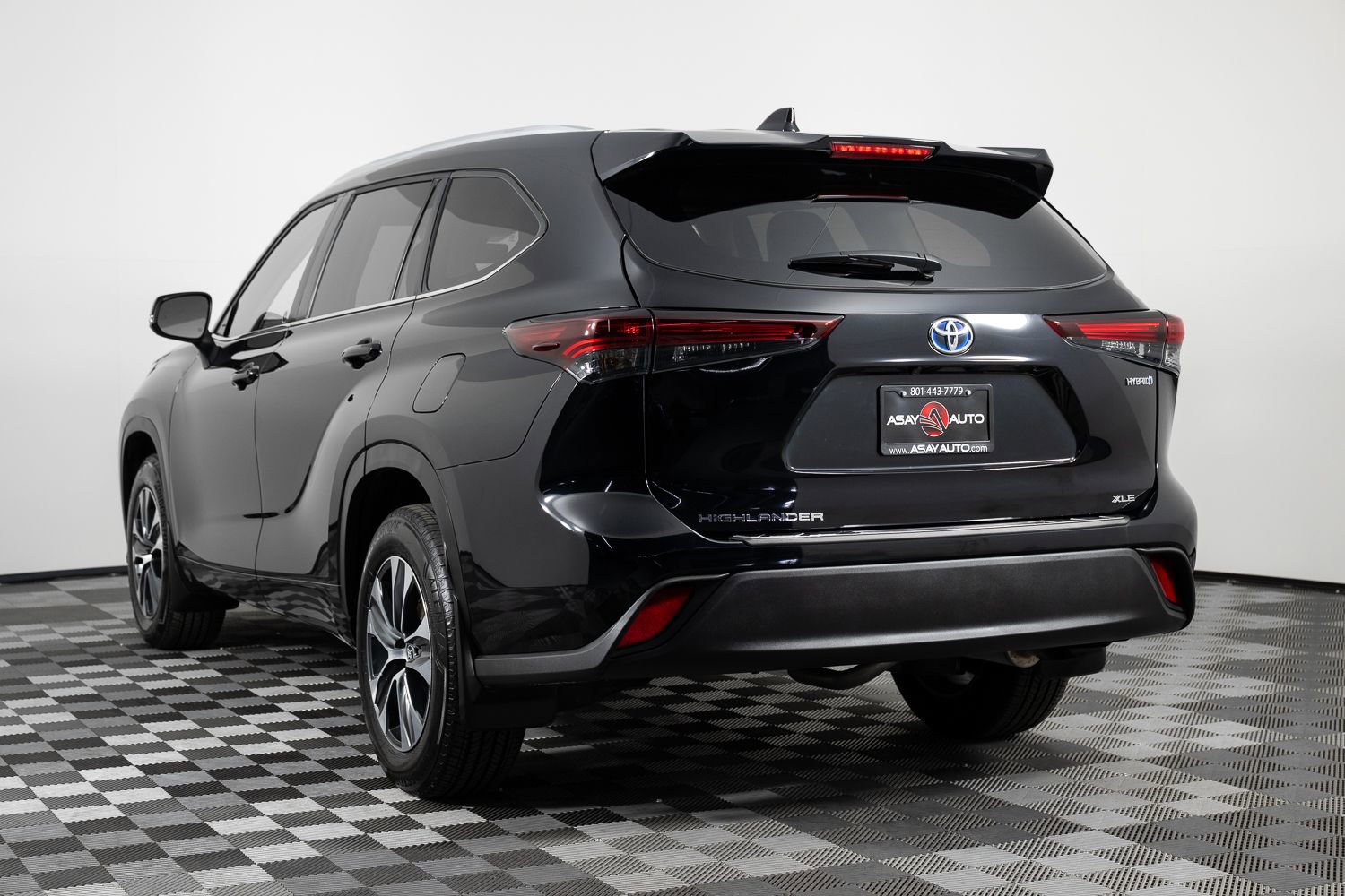 Used 2024 Toyota Highlander XLE image 5