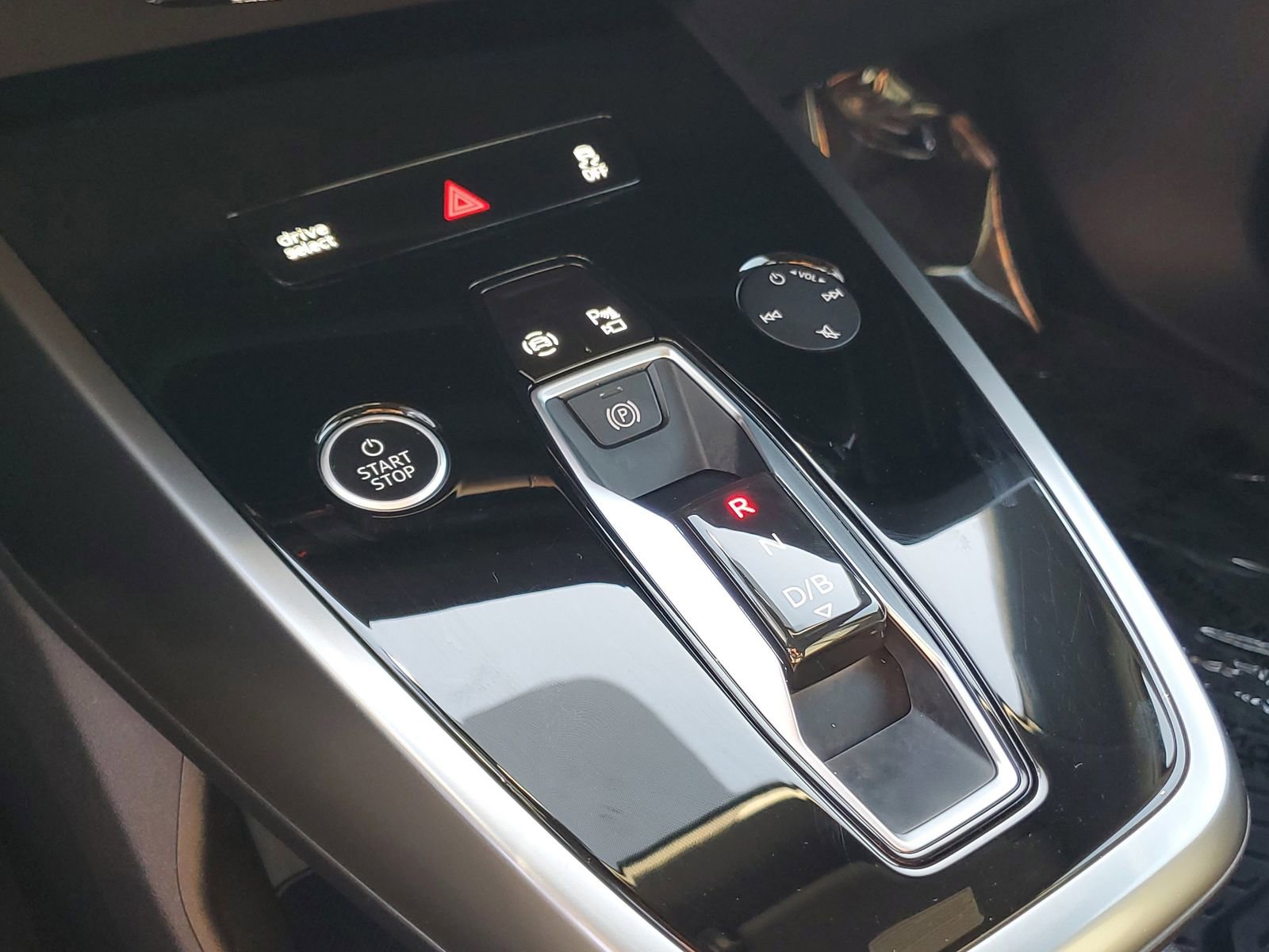 Used 2023 Audi Q4 e-tron Premium w/ 20" Wheel Package image 31