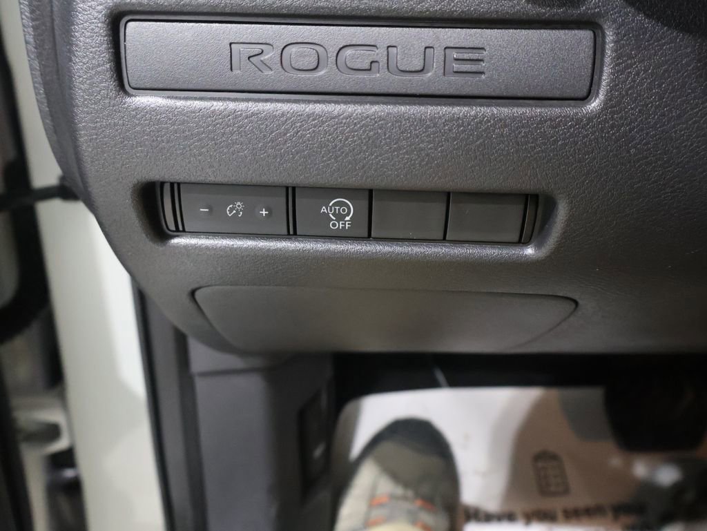 Used 2023 Nissan Rogue S image 32