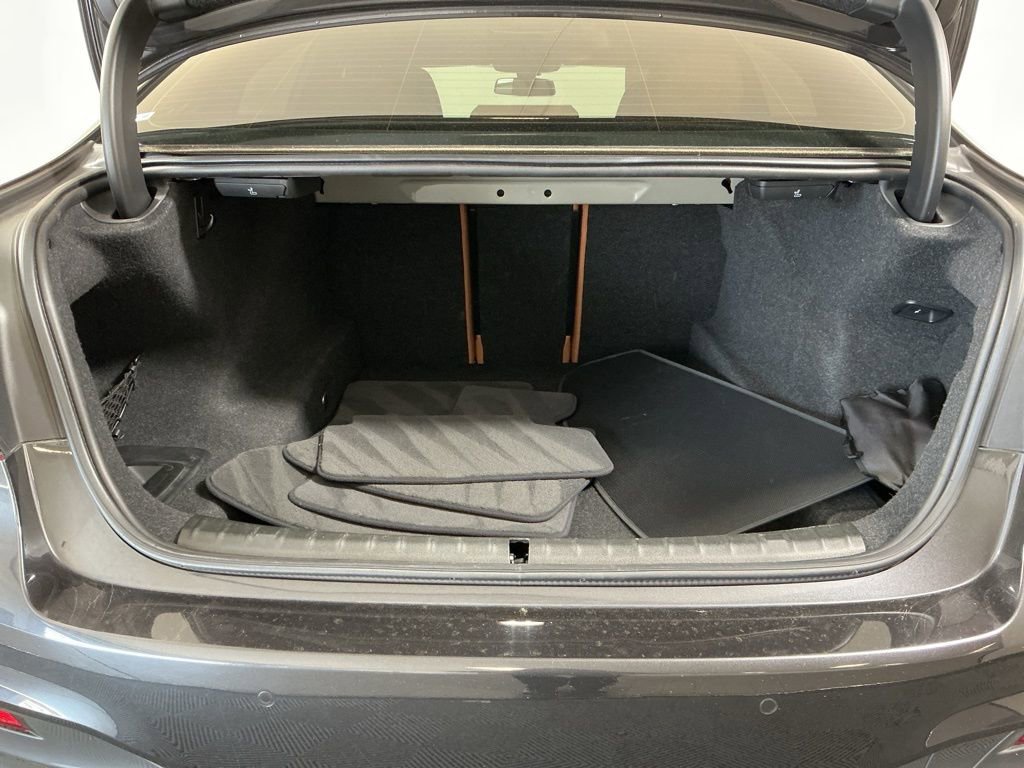 Used 2018 BMW M550i xDrive w/ Dynamic Handling Package image 28