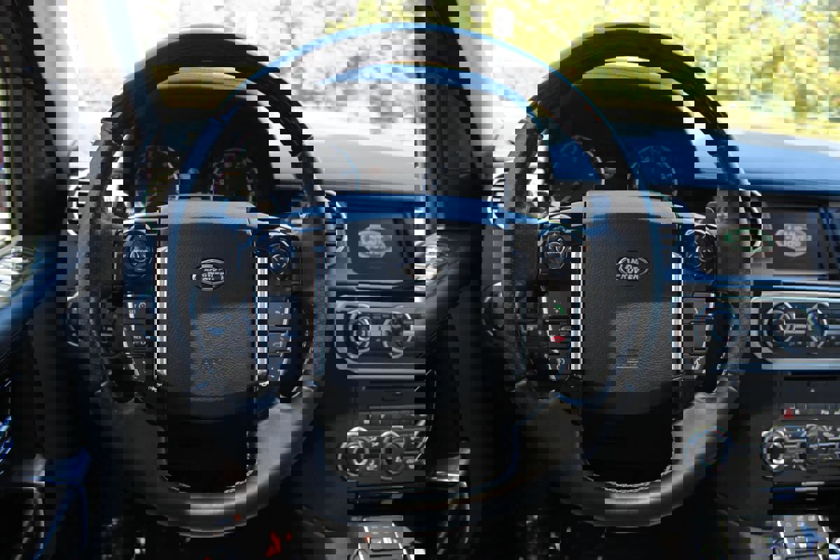 Used 2015 Land Rover LR4 HSE LUX image 21