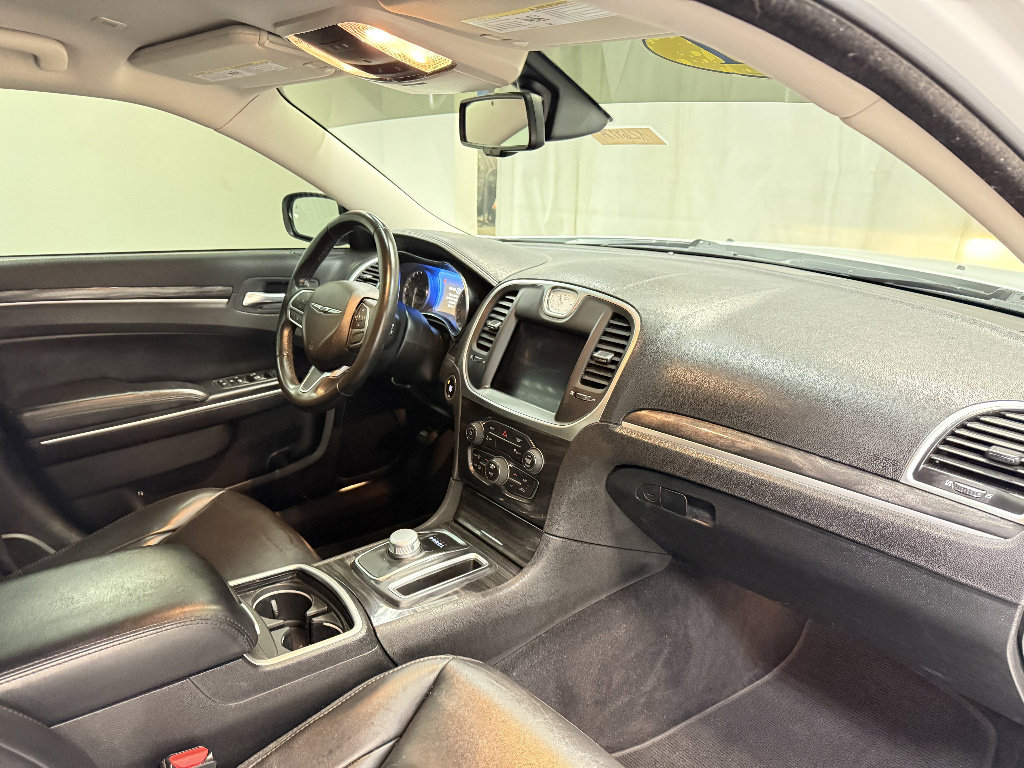 Used 2021 Chrysler 300 Touring L RWD image 15