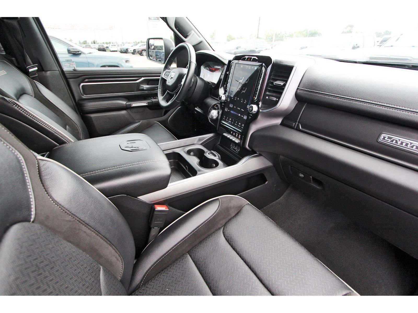 Used 2024 RAM 1500 Laramie AWD/4WD image 29
