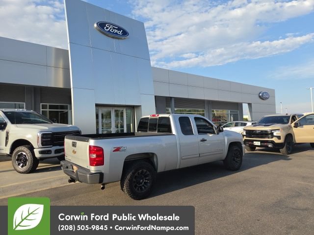 Used 2011 Chevrolet Silverado 1500 LT w/ All-Star Edition AWD/4WD image 7
