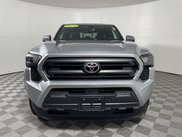 Certified 2024 Toyota Tacoma SR5 AWD/4WD image 2