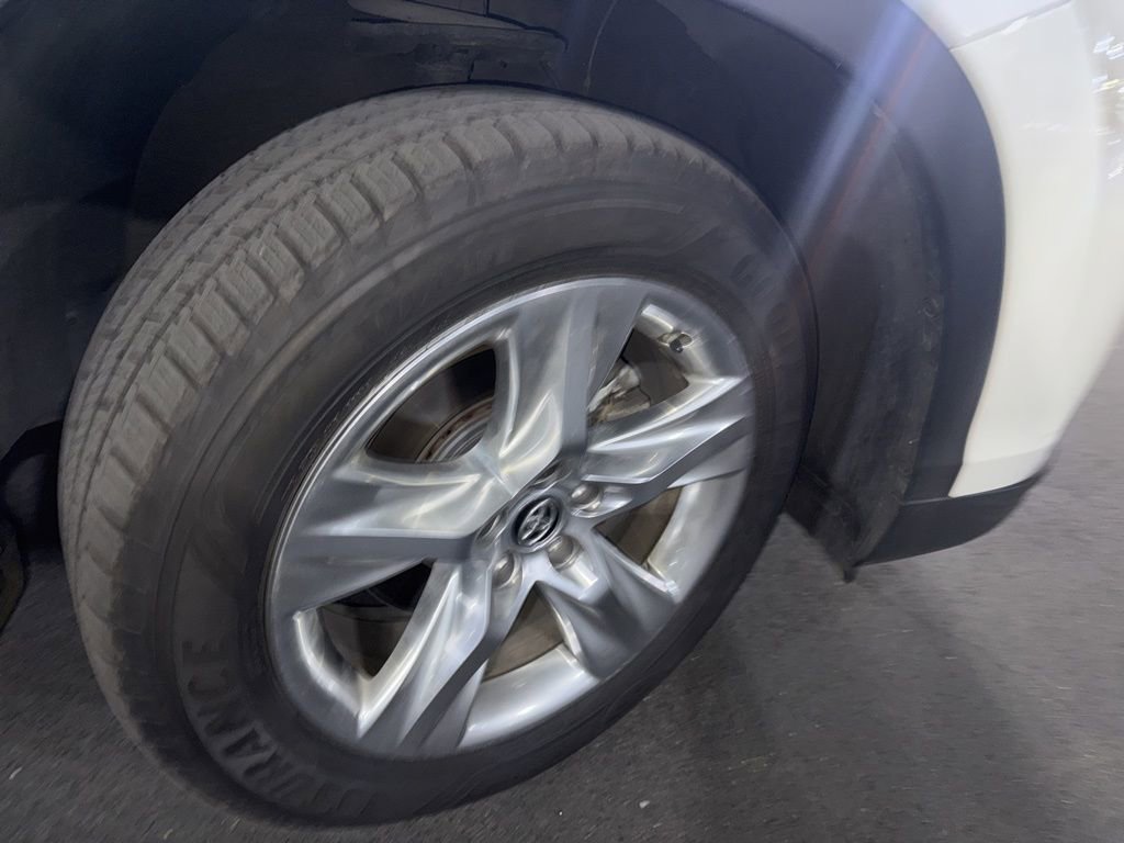 Used 2016 Toyota Highlander Limited w/ Driver Technology Package image 5