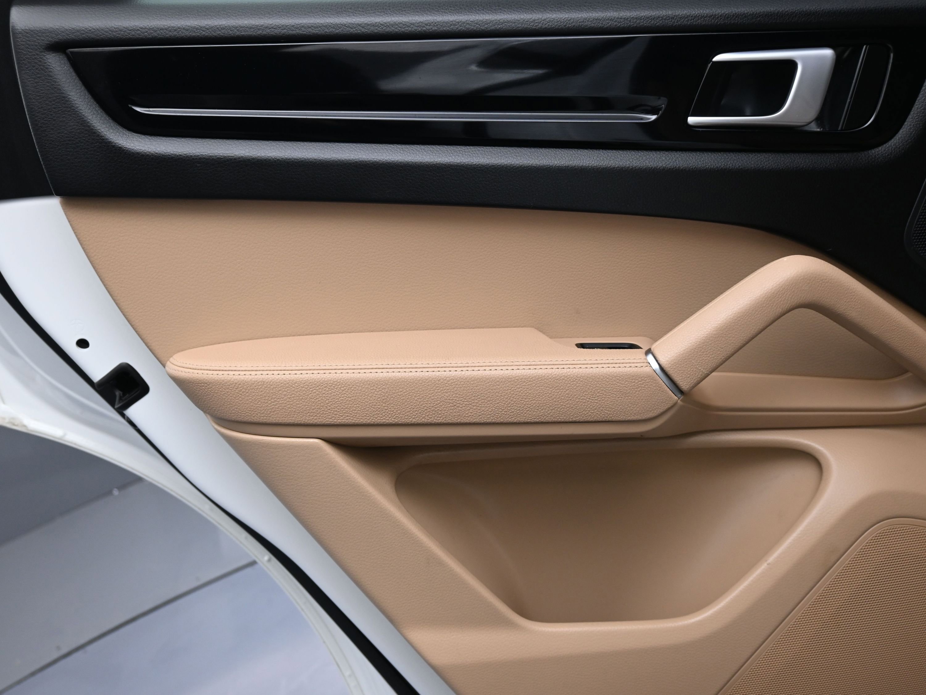 Used 2022 Porsche Cayenne image 17