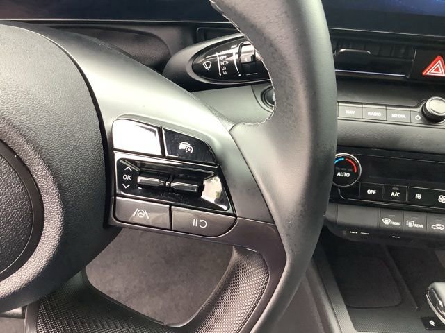 Used 2025 Hyundai Elantra SEL image 30