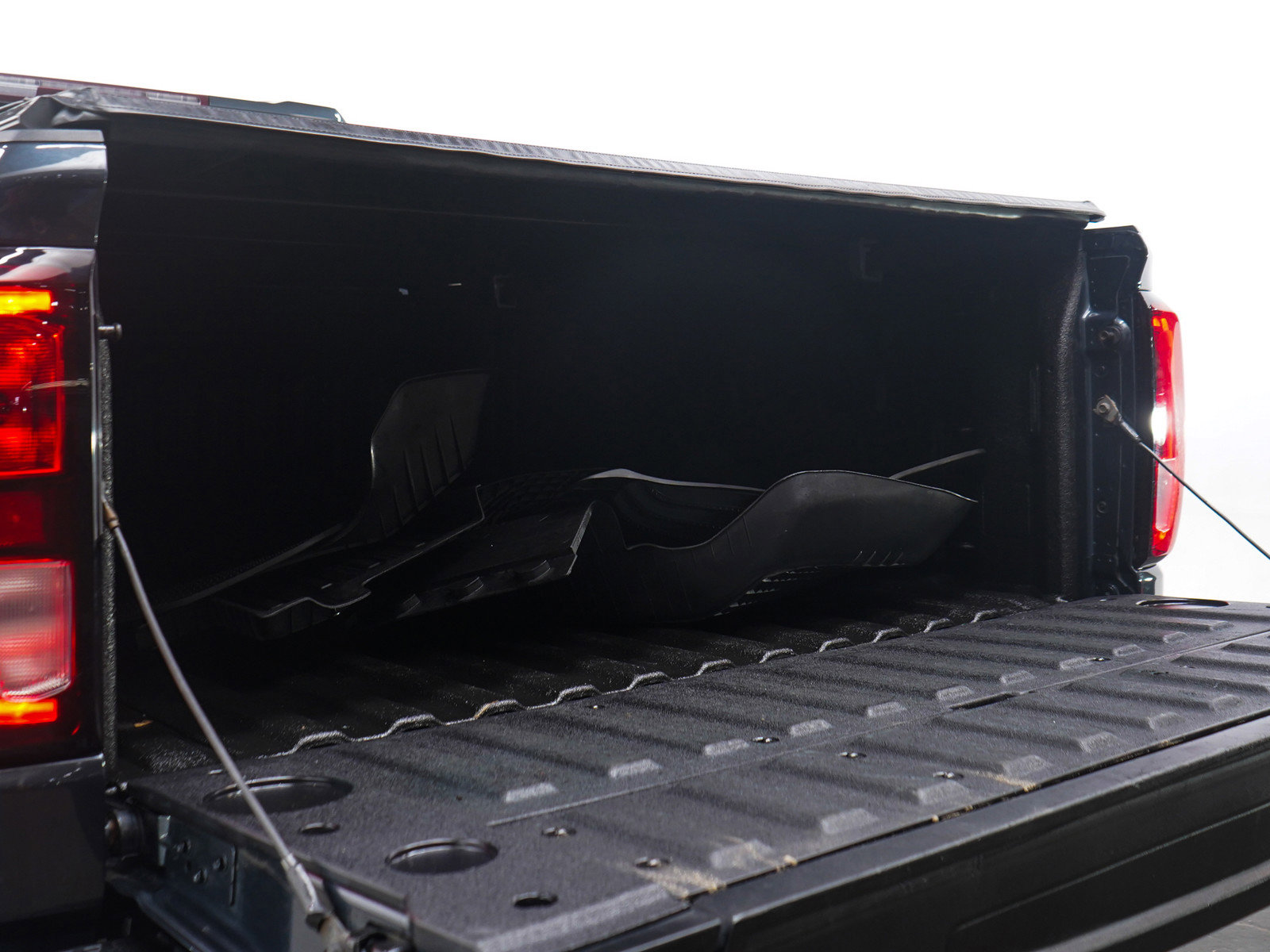 Used 2021 GMC Sierra 1500 SLE w/ X31 Off-Road Package image 17