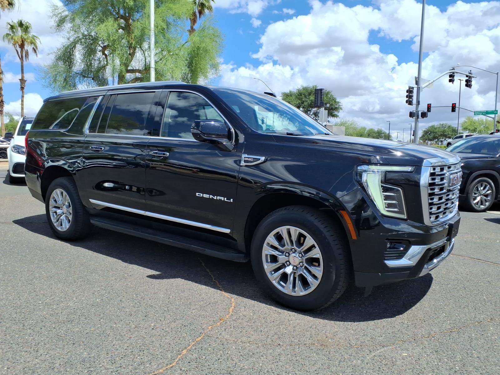 Used 2025 GMC Yukon XL Denali AWD/4WD image 3