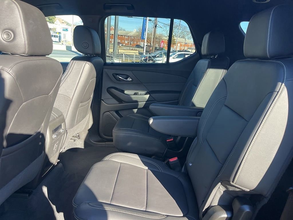 Used 2023 Chevrolet Traverse LT image 50