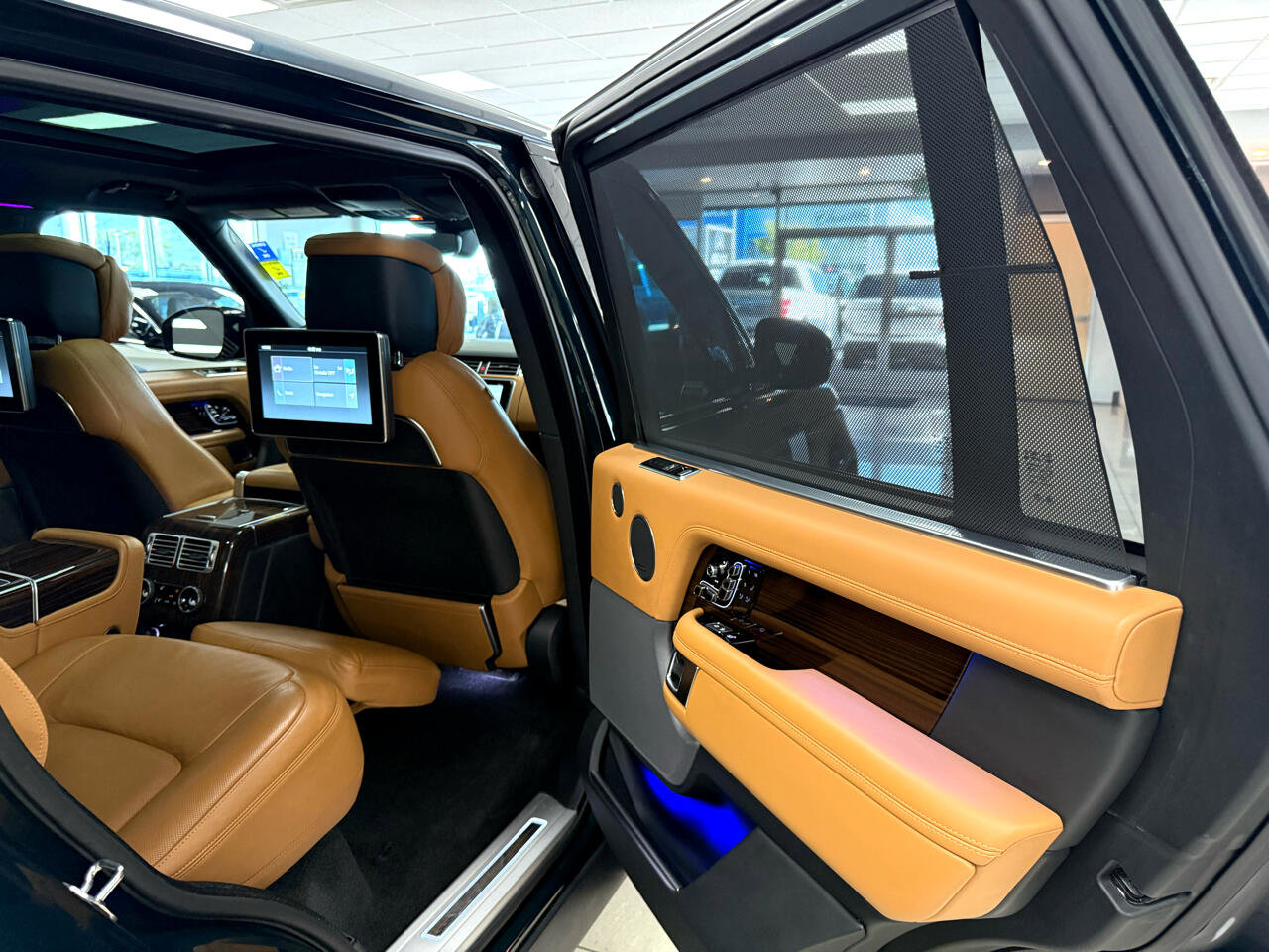 Used 2019 Land Rover Range Rover Long Wheelbase Autobiography image 16