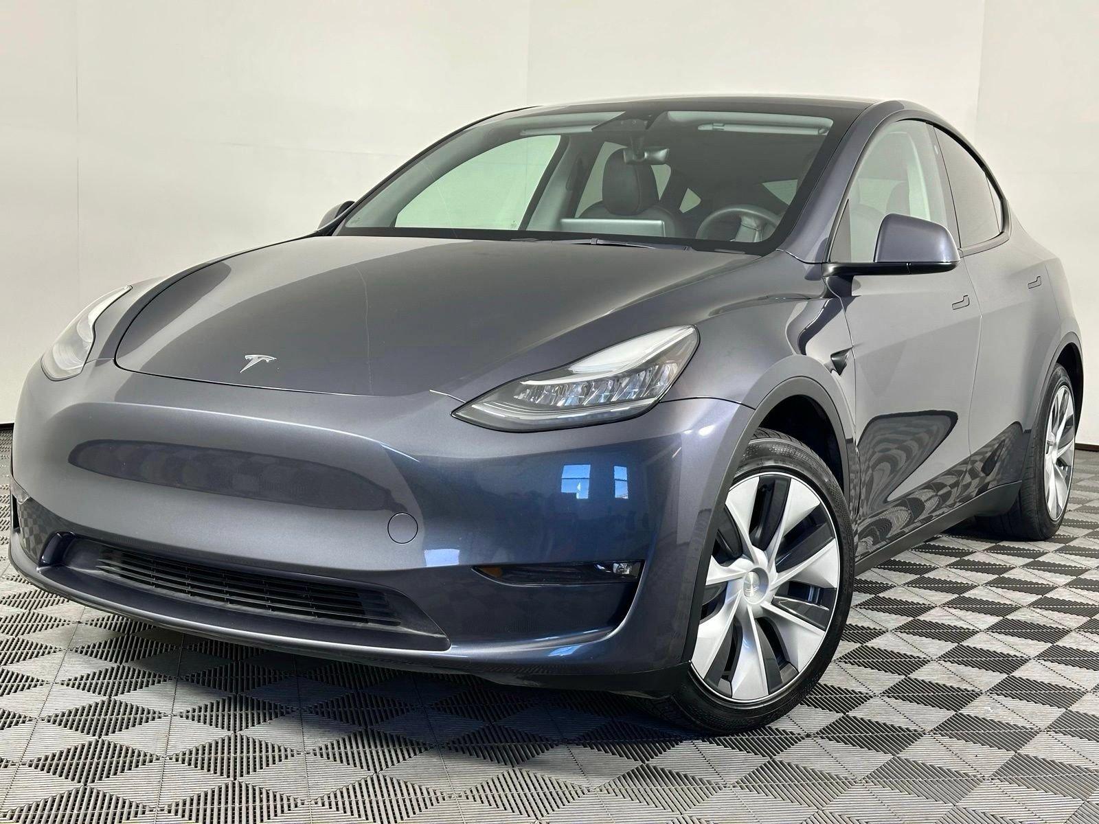 Used 2023 Tesla Model Y Long Range AWD/4WD image 45