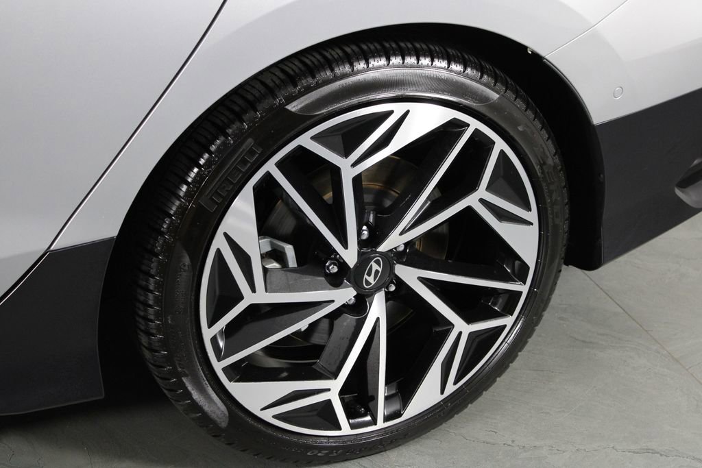 Certified 2025 Hyundai Ioniq 6 Limited image 11