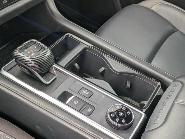 Used 2023 Nissan Pathfinder SL w/ Black Appearance Package AWD/4WD image 19