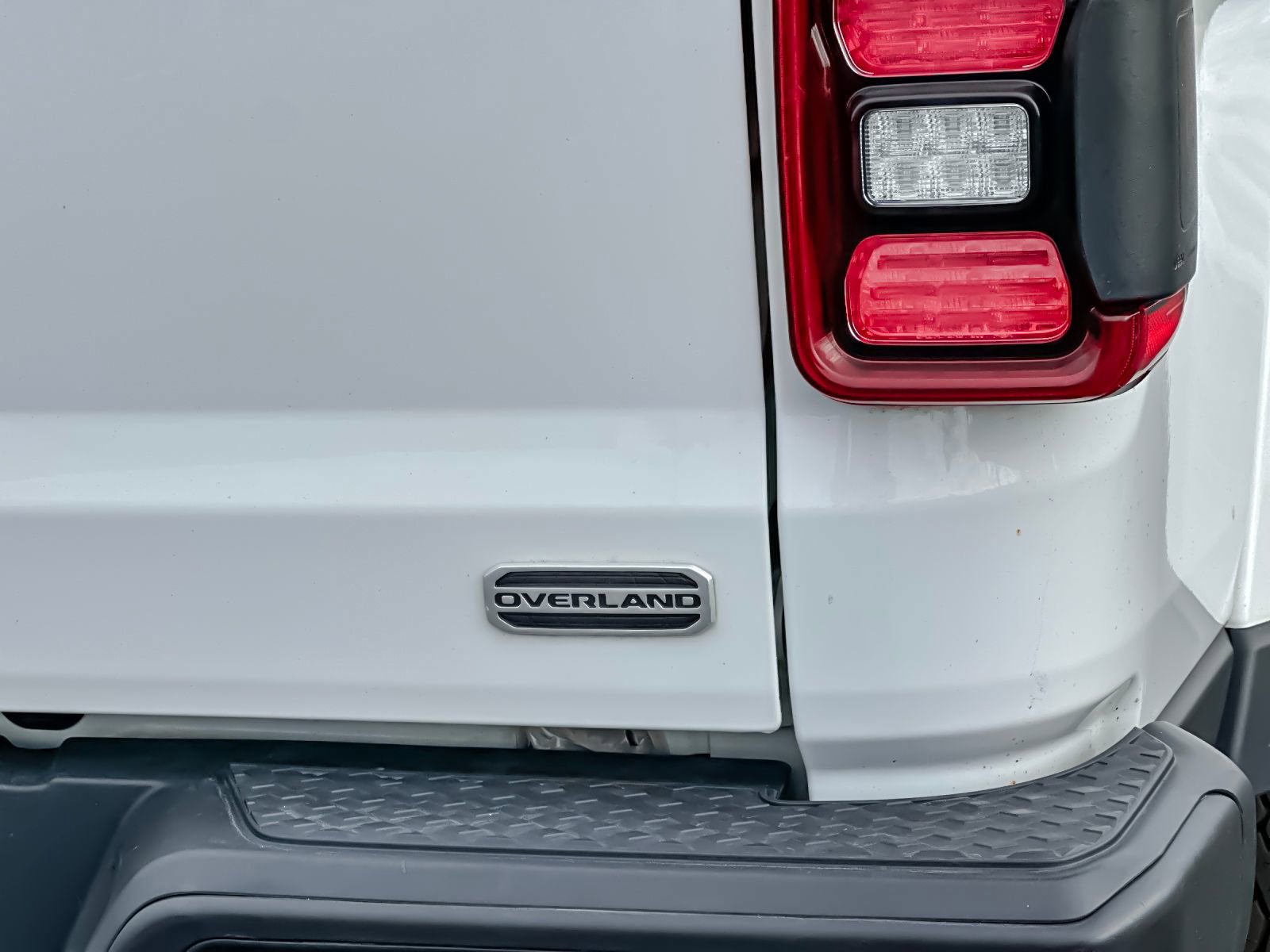 Used 2021 Jeep Gladiator Overland w/ Uconnect 4C Nav & Sound Group AWD/4WD image 26