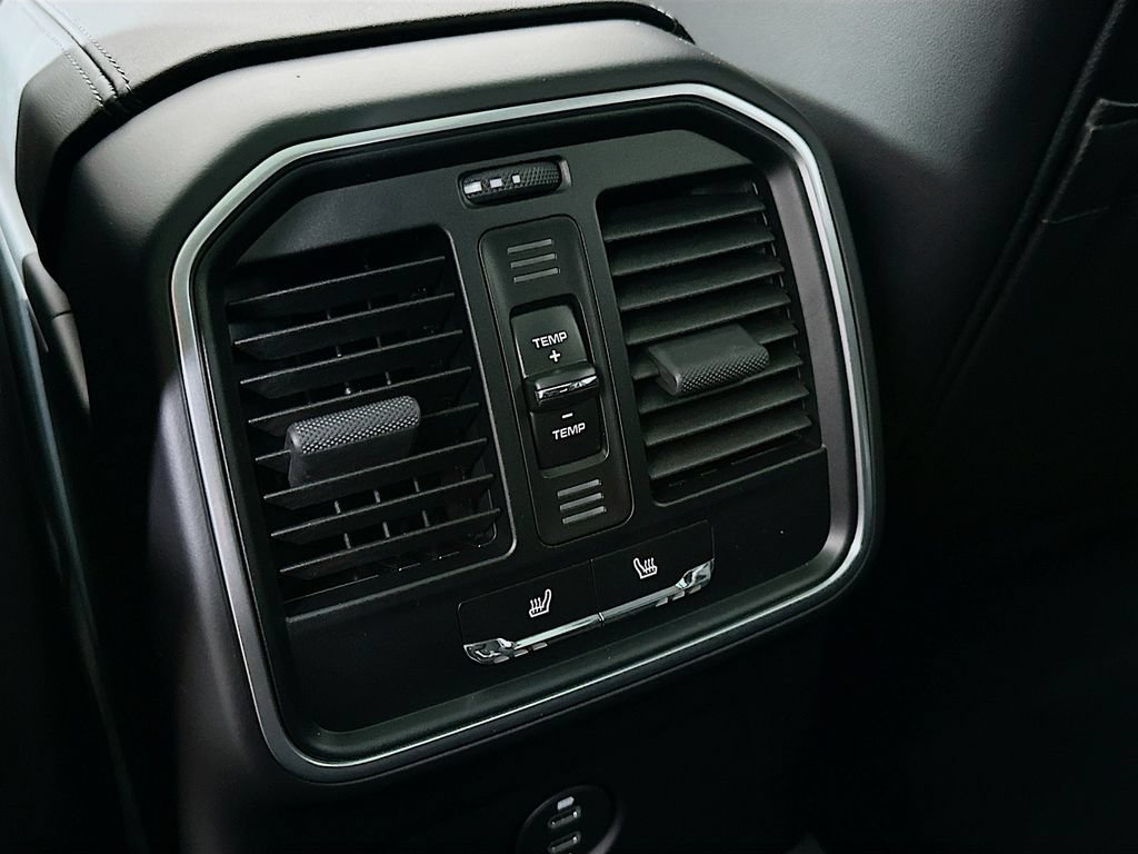 Certified 2026 Porsche Macan AWD/4WD image 27