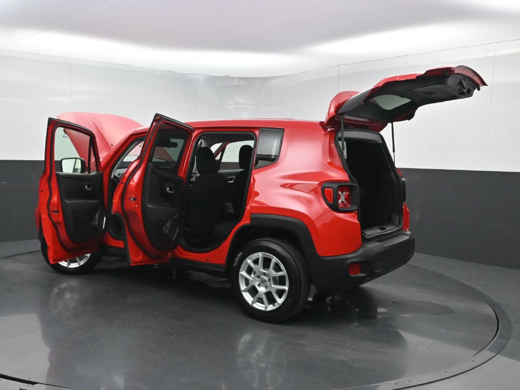 Used 2023 Jeep Renegade Latitude AWD/4WD image 34