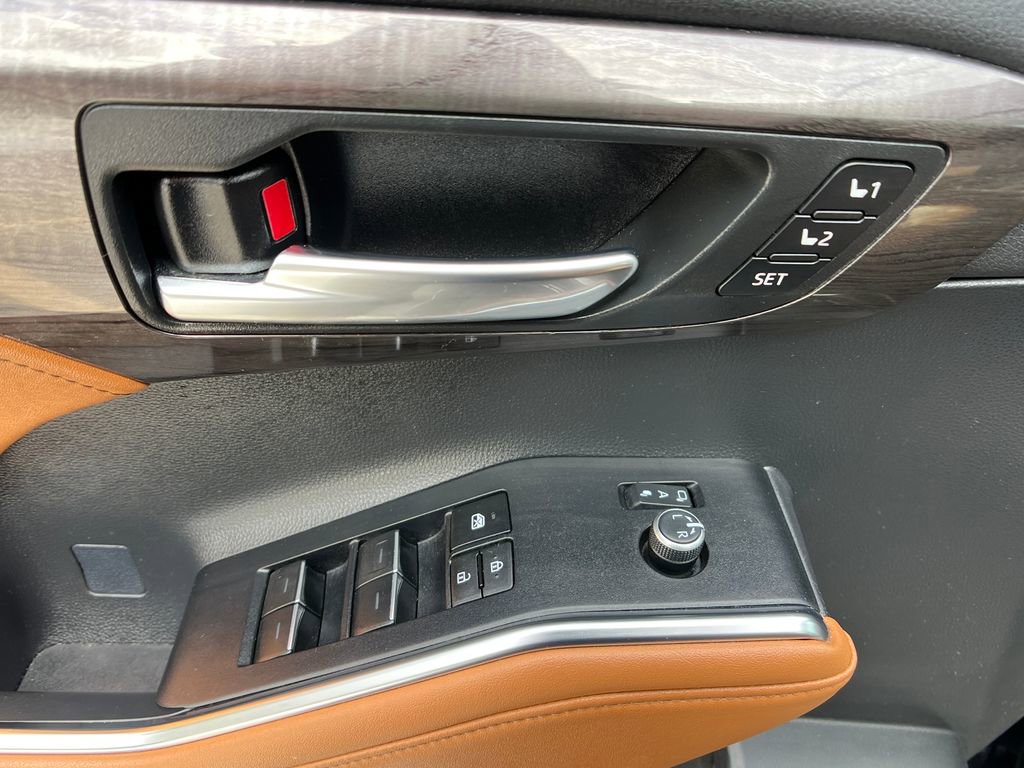 Used 2023 Toyota Highlander Platinum image 13