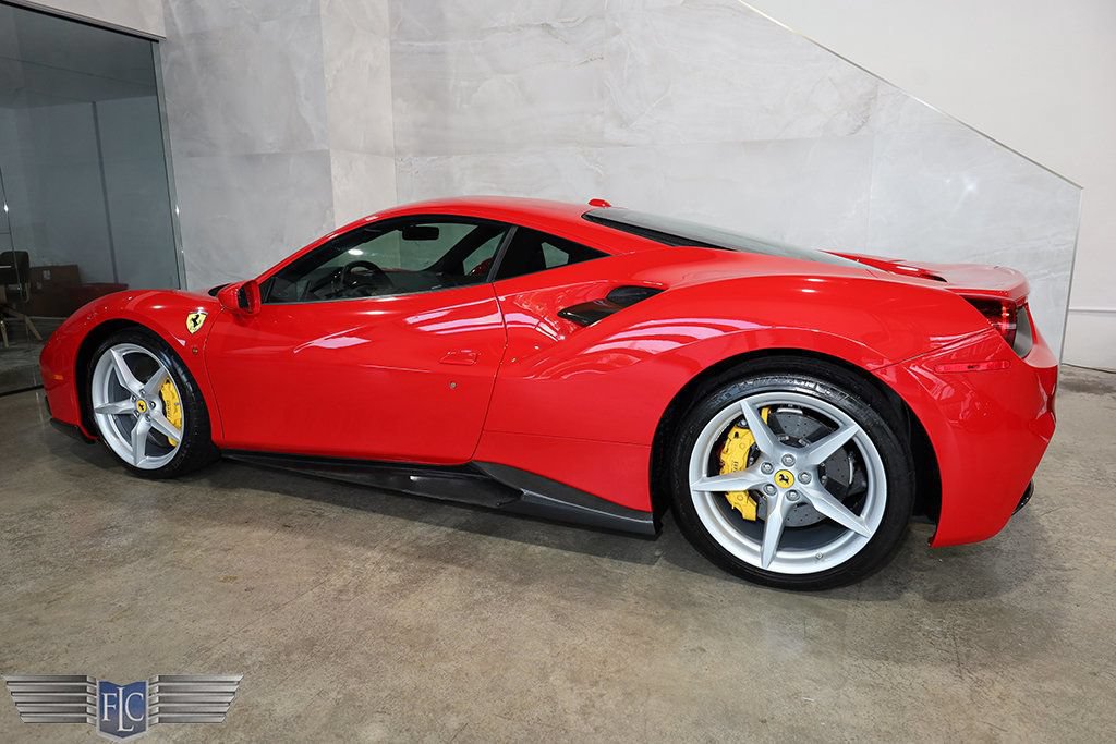 Used 2018 Ferrari 488 GTB RWD image 5