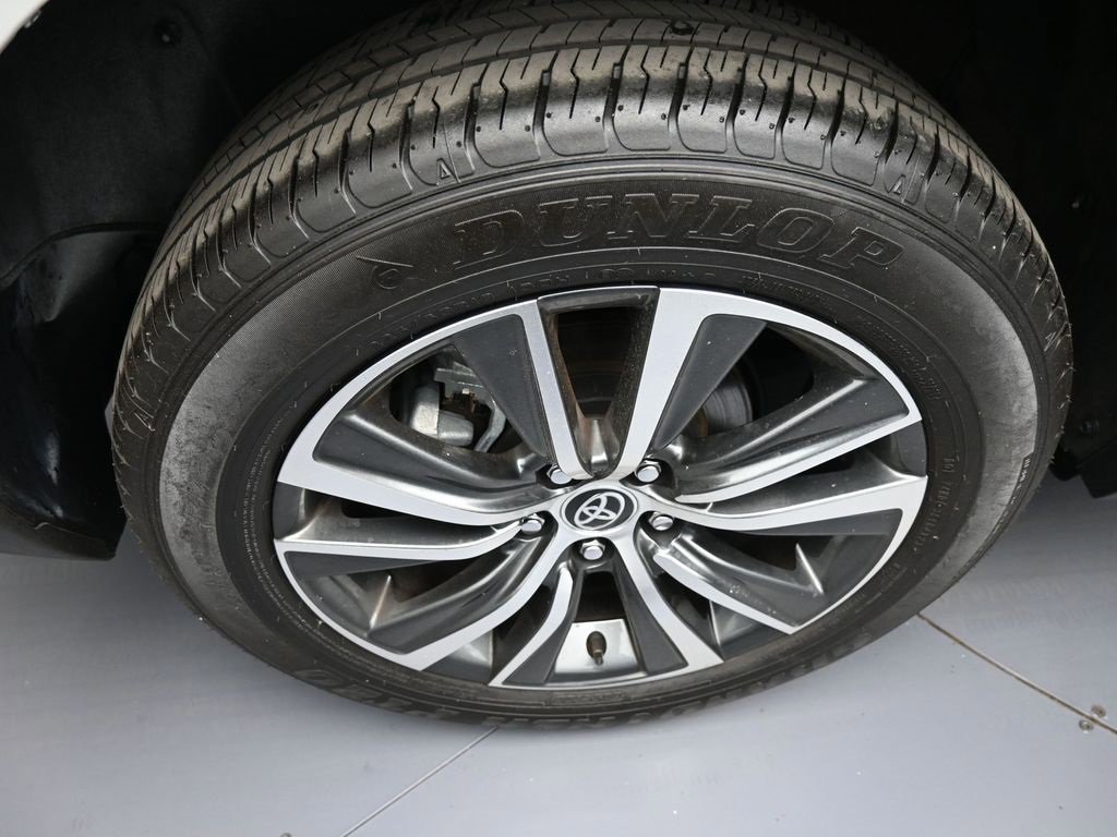 Certified 2024 Toyota Venza LE image 12