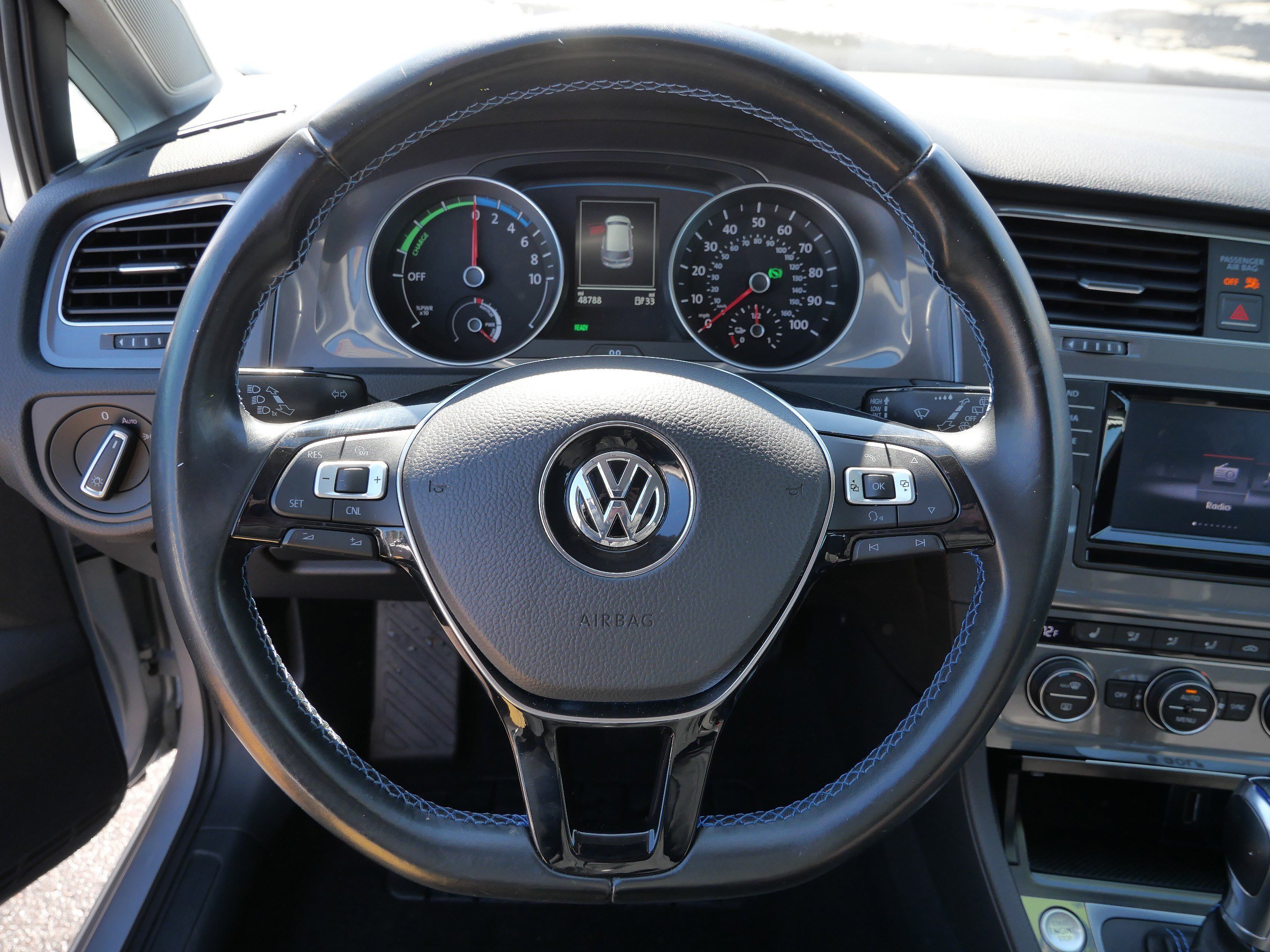 Used 2015 Volkswagen e-Golf SEL Premium image 28