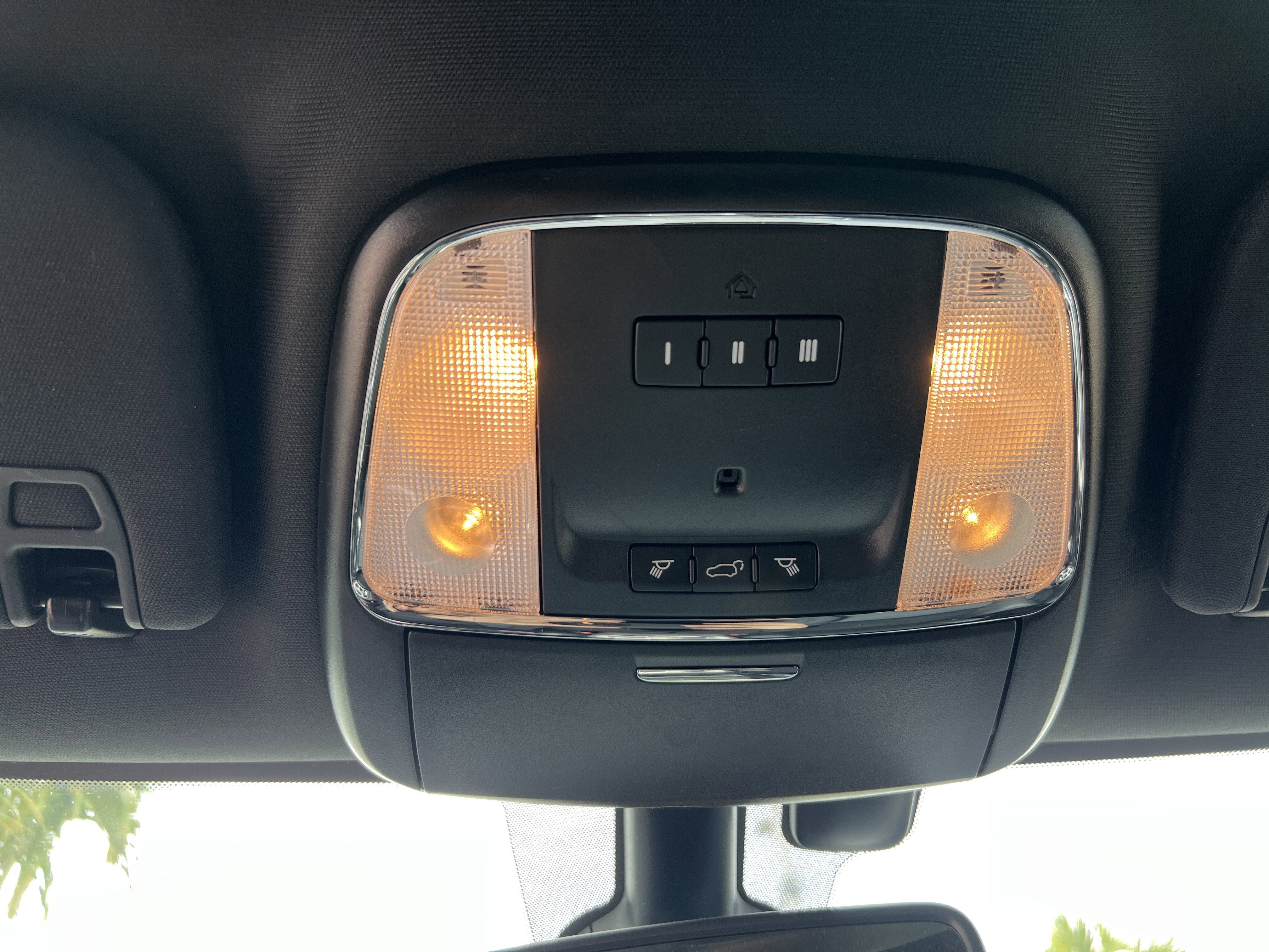 Used 2018 Jeep Grand Cherokee Altitude RWD image 38