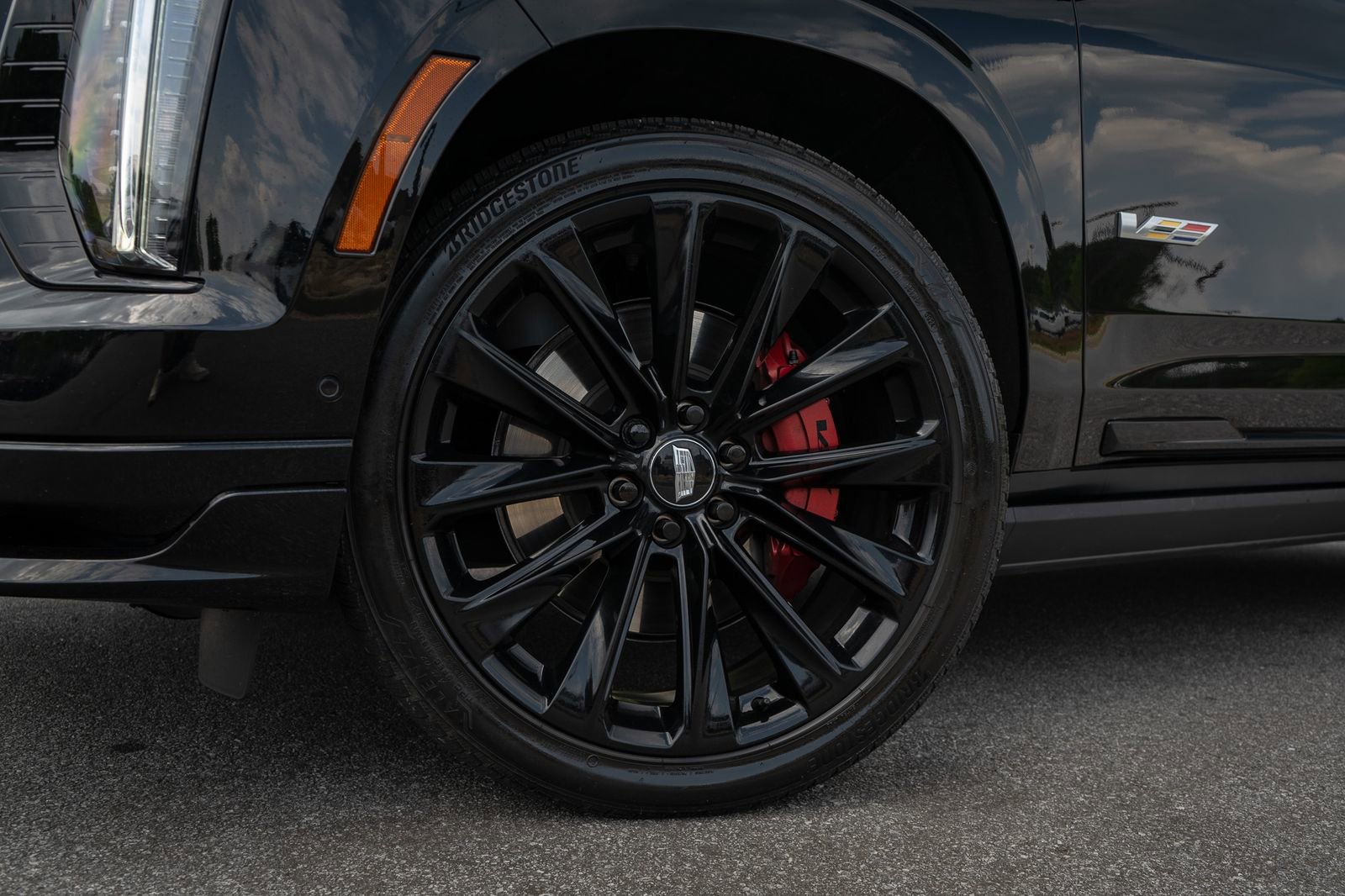 Used 2025 Cadillac Escalade V w/ LPO, ONYX Package AWD/4WD image 7