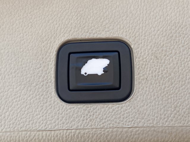 Used 2016 Cadillac SRX Luxury w/ Driver Awareness Package FWD image 6