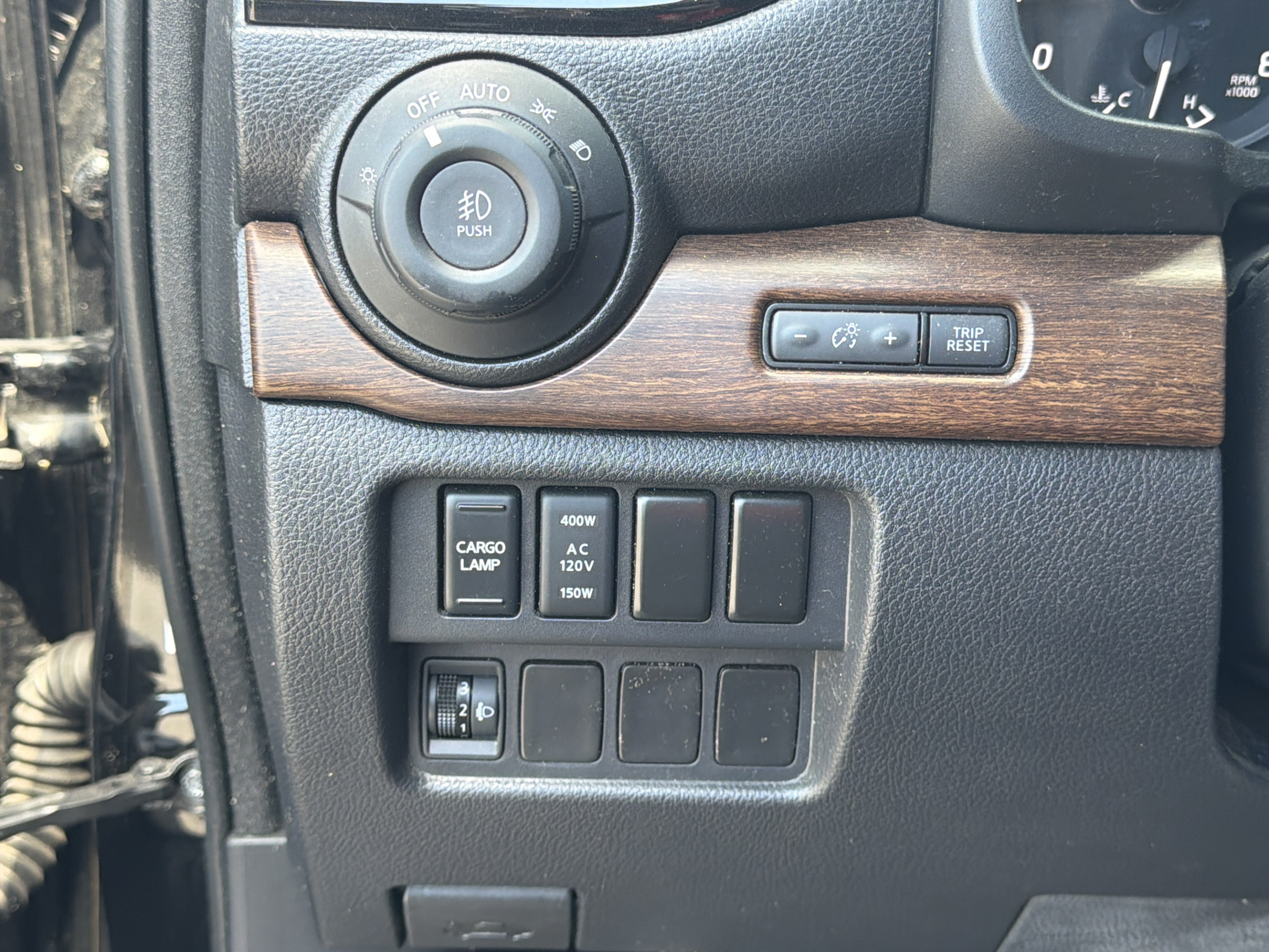 Used 2020 Nissan Titan Platinum Reserve w/ Moonroof Package AWD/4WD image 21