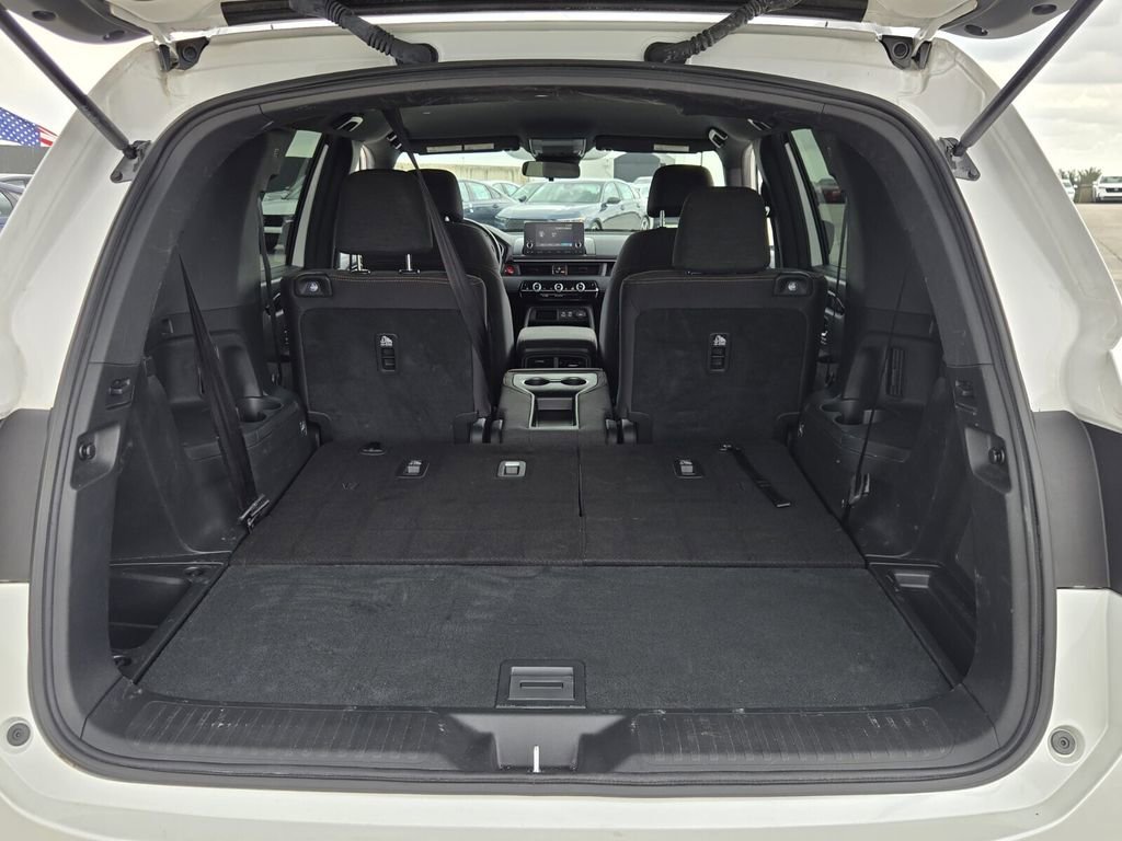 Certified 2025 Honda Pilot Sport image 15