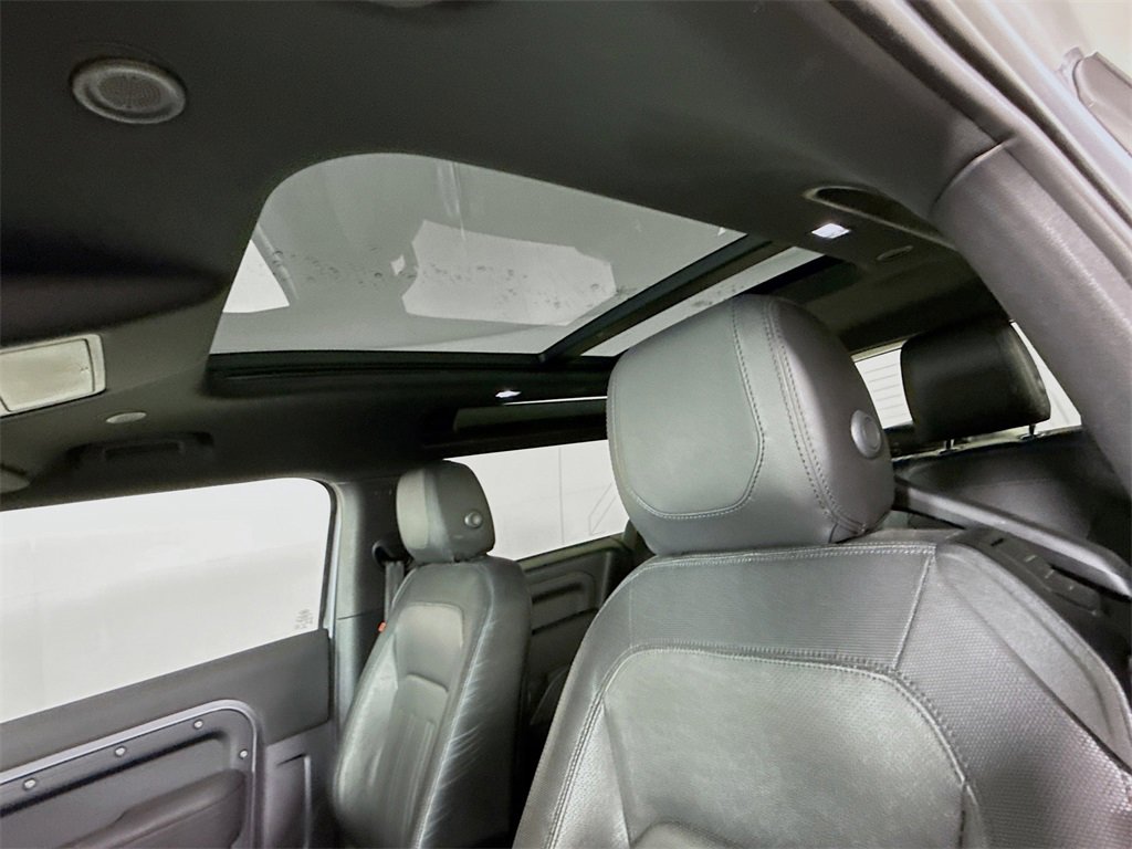 Used 2022 Land Rover Defender 90 X-Dynamic S image 24