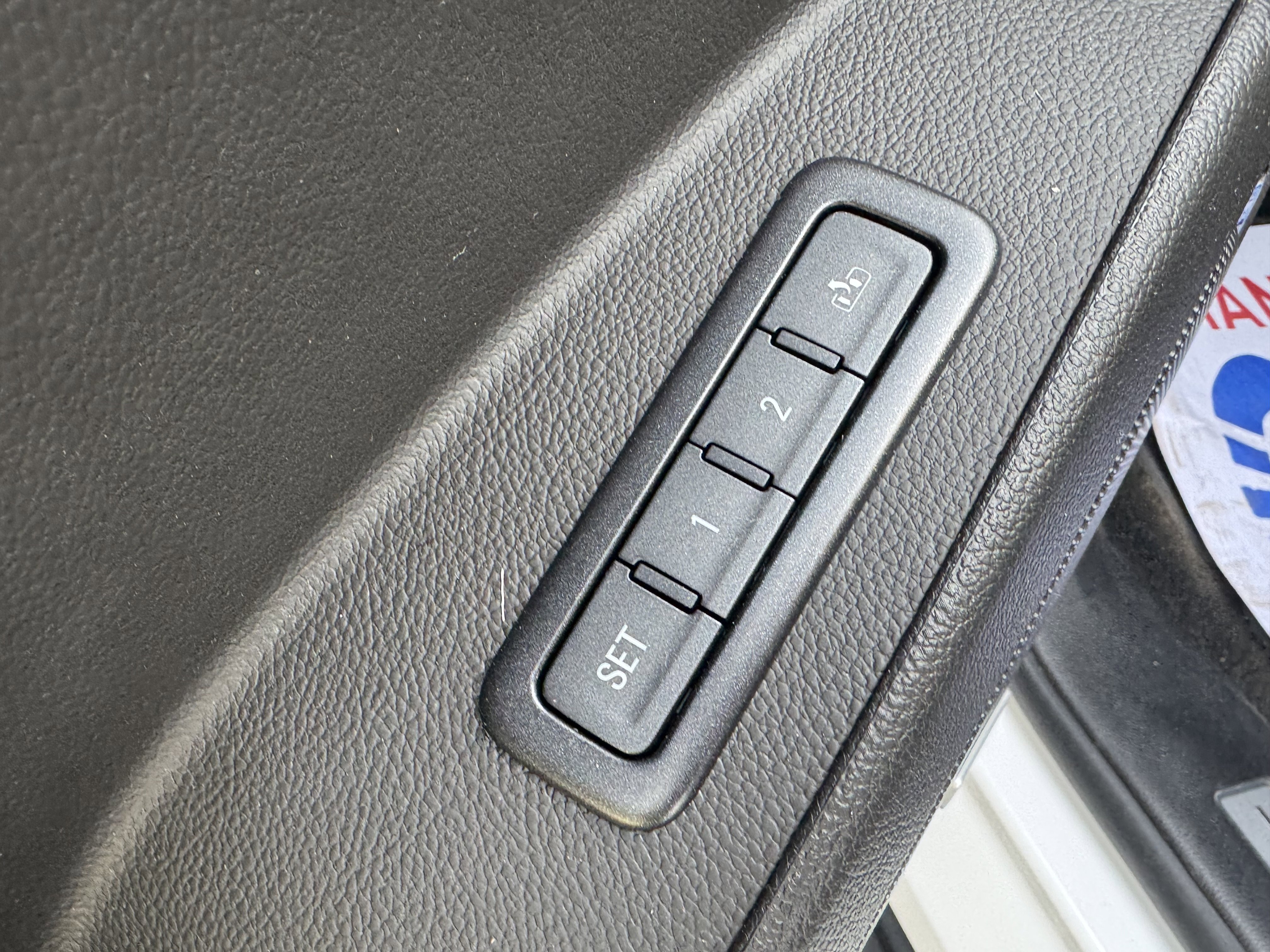 Used 2018 Chevrolet Tahoe LT w/ Luxury Package image 15