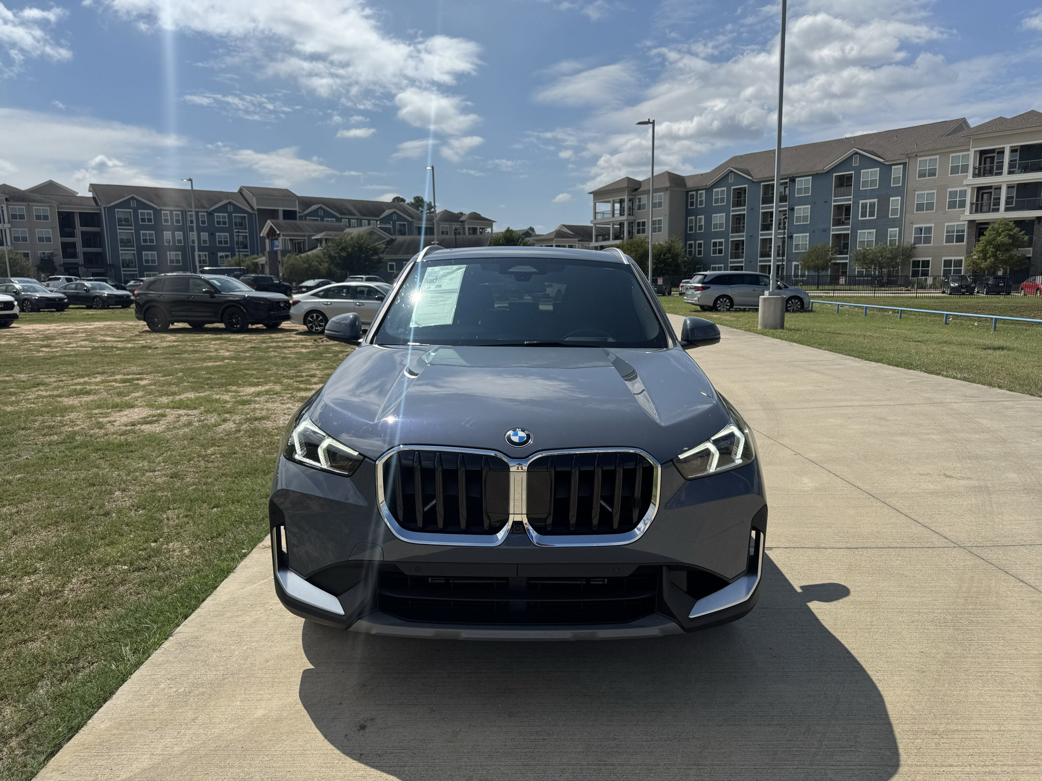 Used 2023 BMW X1 xDrive28i AWD/4WD image 3