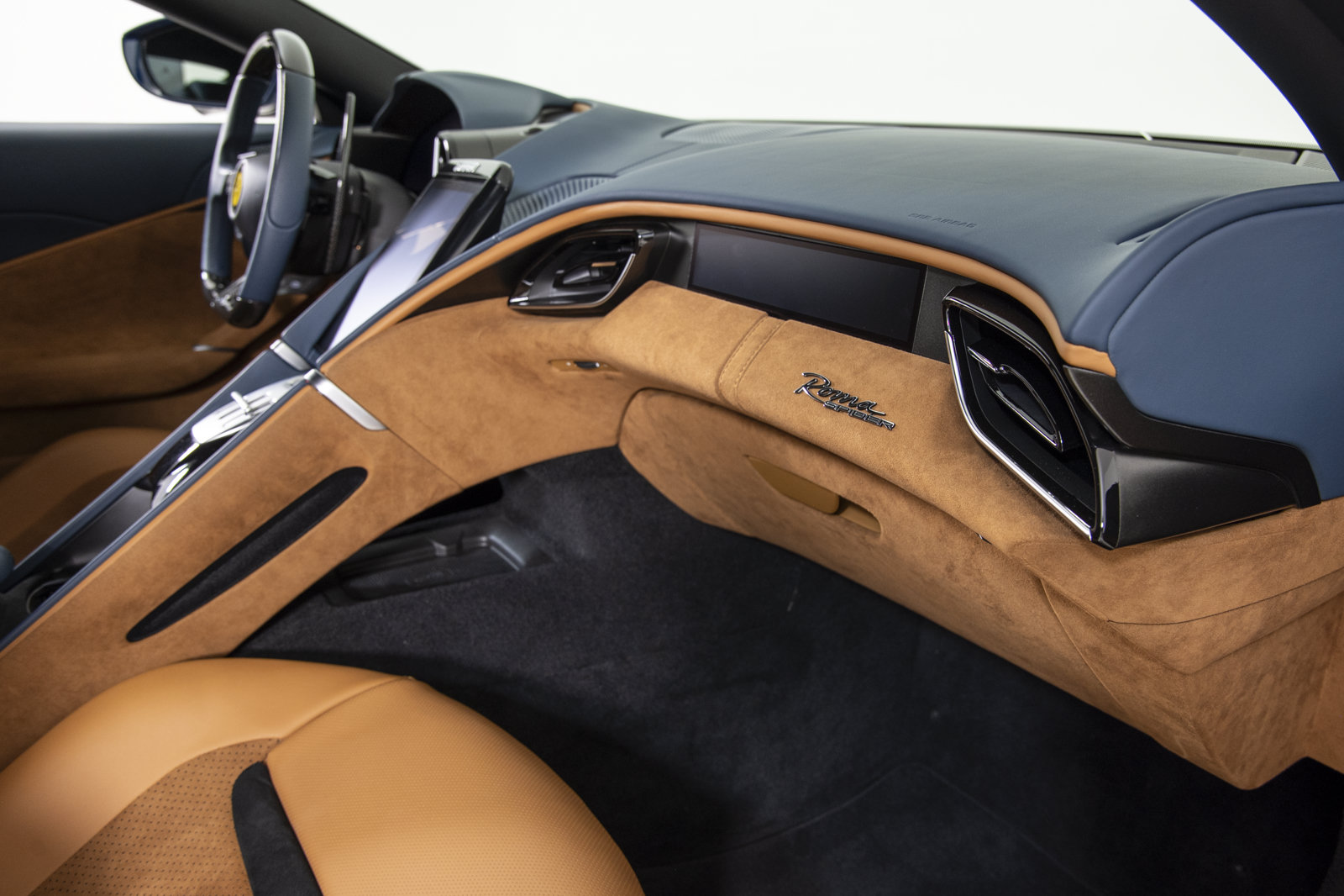 Certified 2025 Ferrari Roma Spider RWD image 15