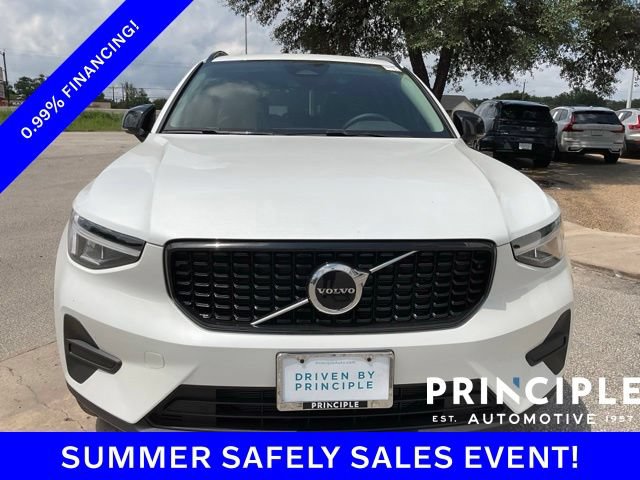 New 2026 Volvo XC40 B4 Core w/ Climate Package FWD image 3