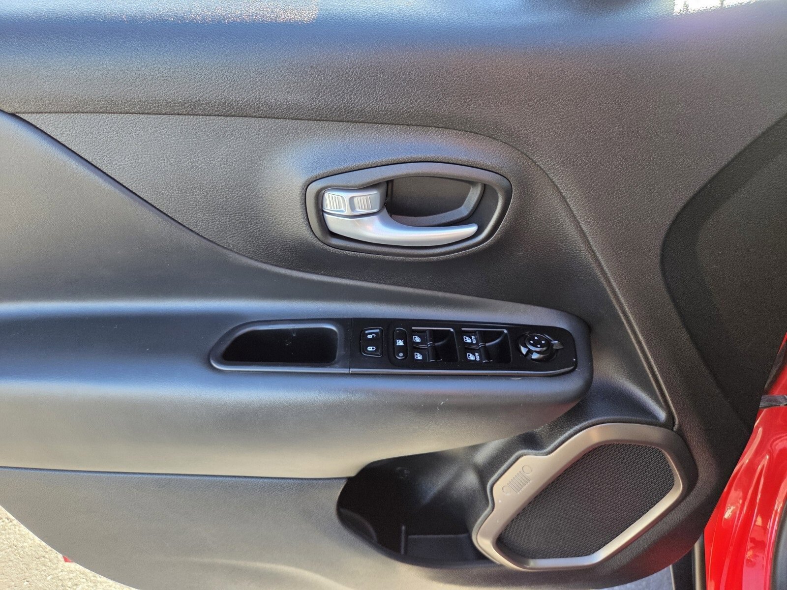 Used 2023 Jeep Renegade Latitude image 17